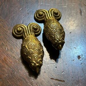 Fish clip-on earrings
